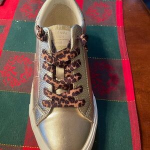 Vintage Havana 
Metallic Gold
One Pair; size 7
